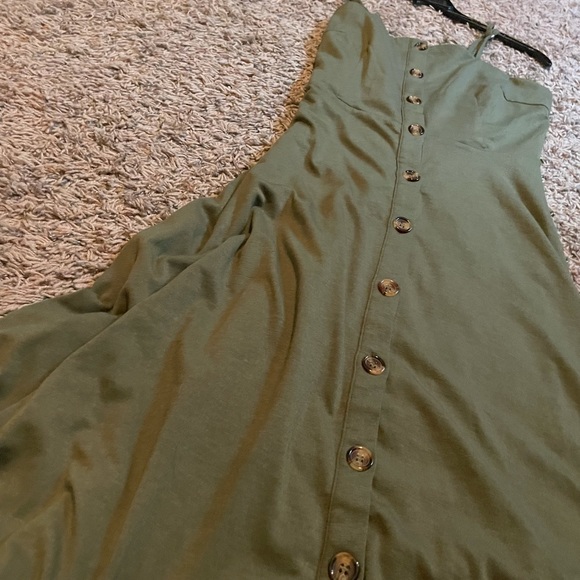 The cutest little sun dress ☀️ - Picture 9 of 9